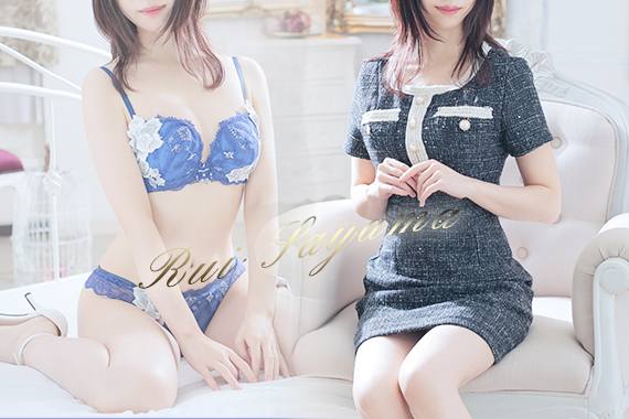 ���R ���